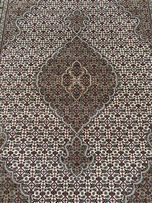 Fine Hand-Woven Persian Tabriz Mahi Design Carpet