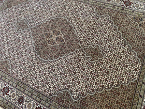 Fine Hand-Woven Persian Tabriz Mahi Design Carpet