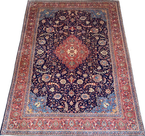 Fine Hand-Knotted Persian Sarouq Carpet