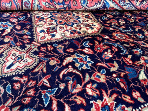 Fine Hand-Knotted Persian Farahan Rug