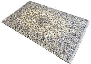 Fine Hand-Knotted Persian Kashan Carpet