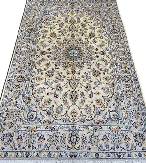 Fine Hand-Knotted Persian Kashan Carpet