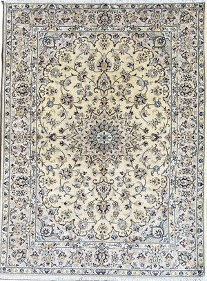Fine Hand-Knotted Persian Kashan Carpet