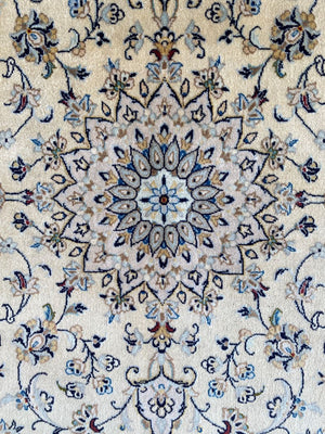 Fine Hand-Knotted Persian Kashan Carpet