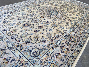 Fine Hand-Knotted Persian Kashan Carpet