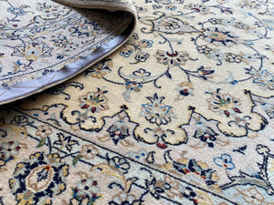 Fine Hand-Knotted Persian Kashan Carpet