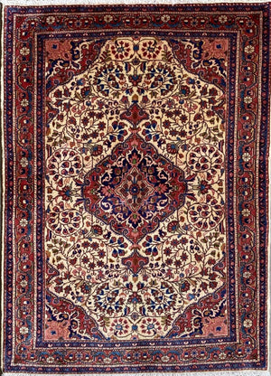 Fine Hand-Knotted Persian Bidjar Rug