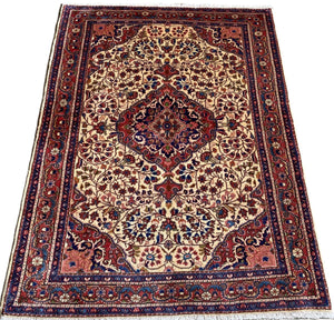 Fine Hand-Knotted Persian Bidjar Rug