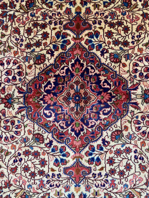 Fine Hand-Knotted Persian Bidjar Rug