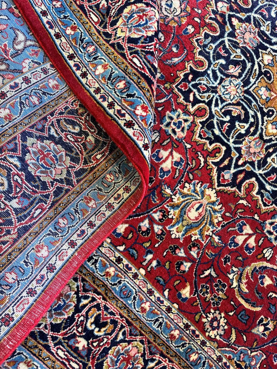 Fine Hand-Knotted Persian Sarouq Carpet