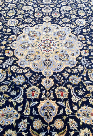 Fine Hand-Knotted Persian Kashan Carpet