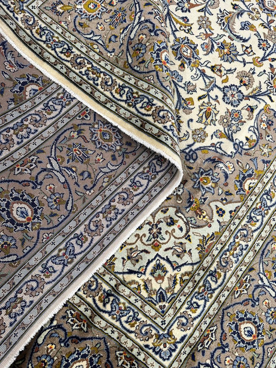 Fine Hand-Knotted Persian Kashan Carpet