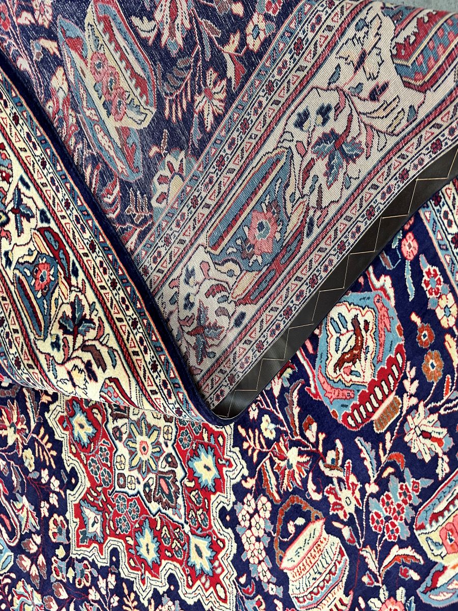 Rare Hand-Knotted Persian Sarouq Carpet