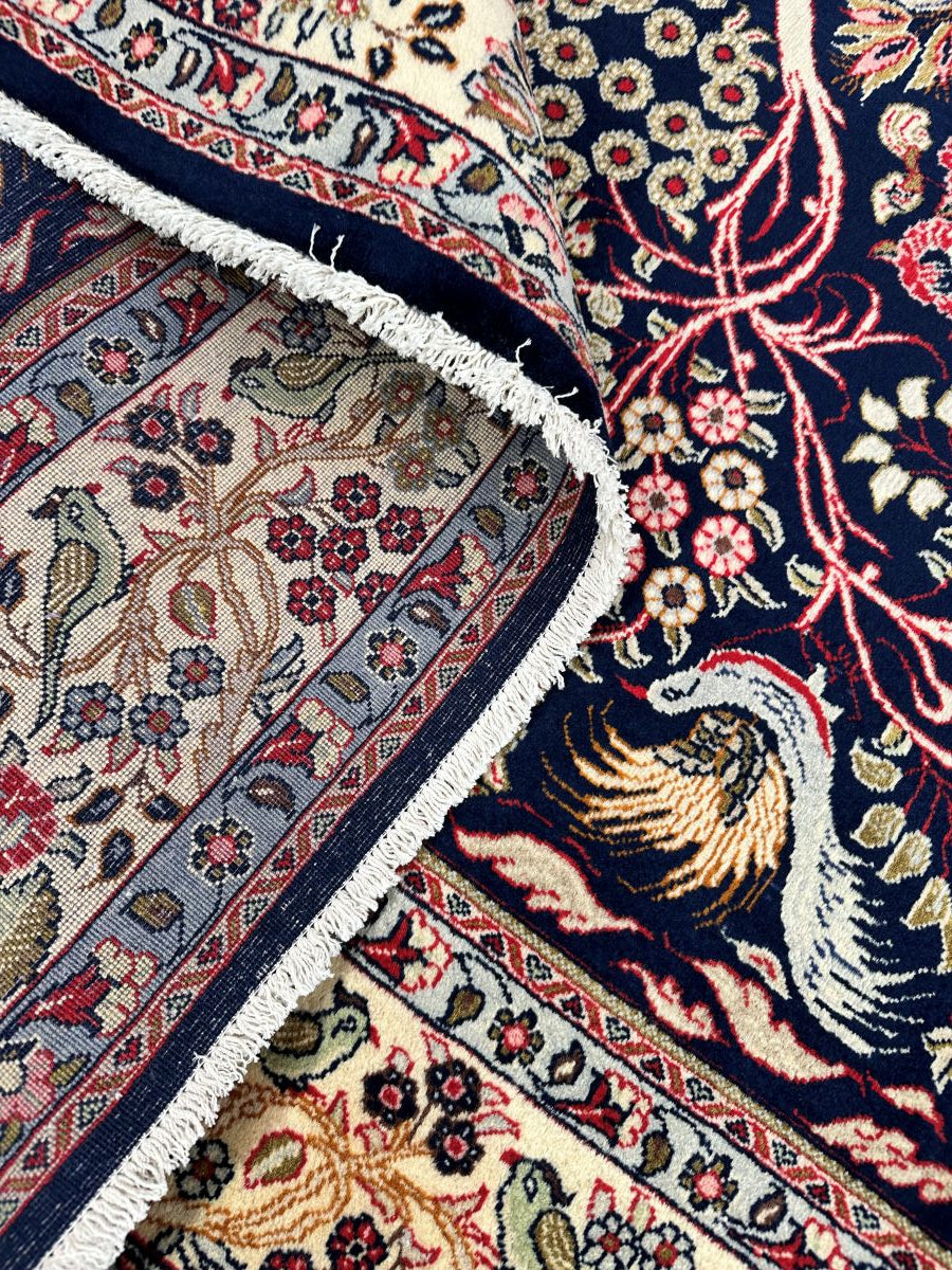 Fine Hand-Knotted Persian Kashan Carpet
