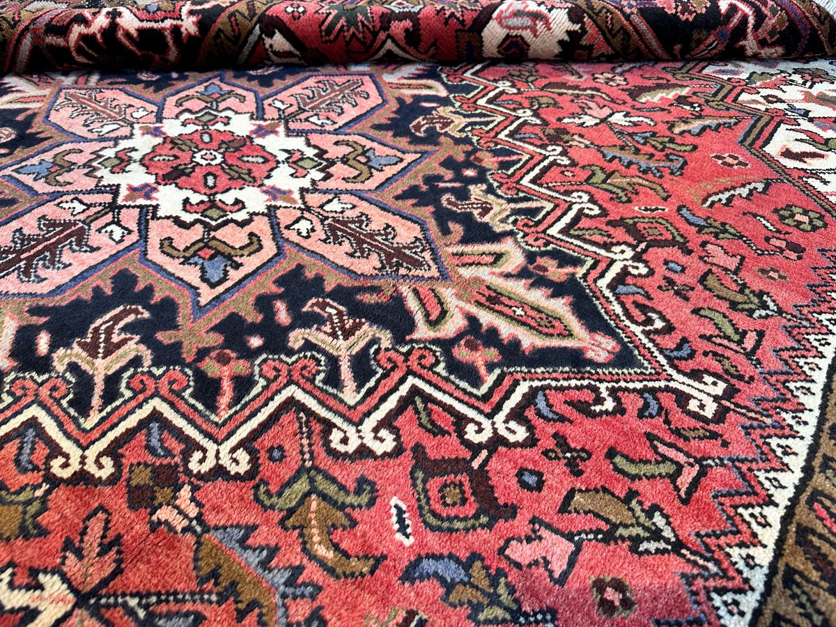 Hand-knotted Traditional Persian Heriz Carpet