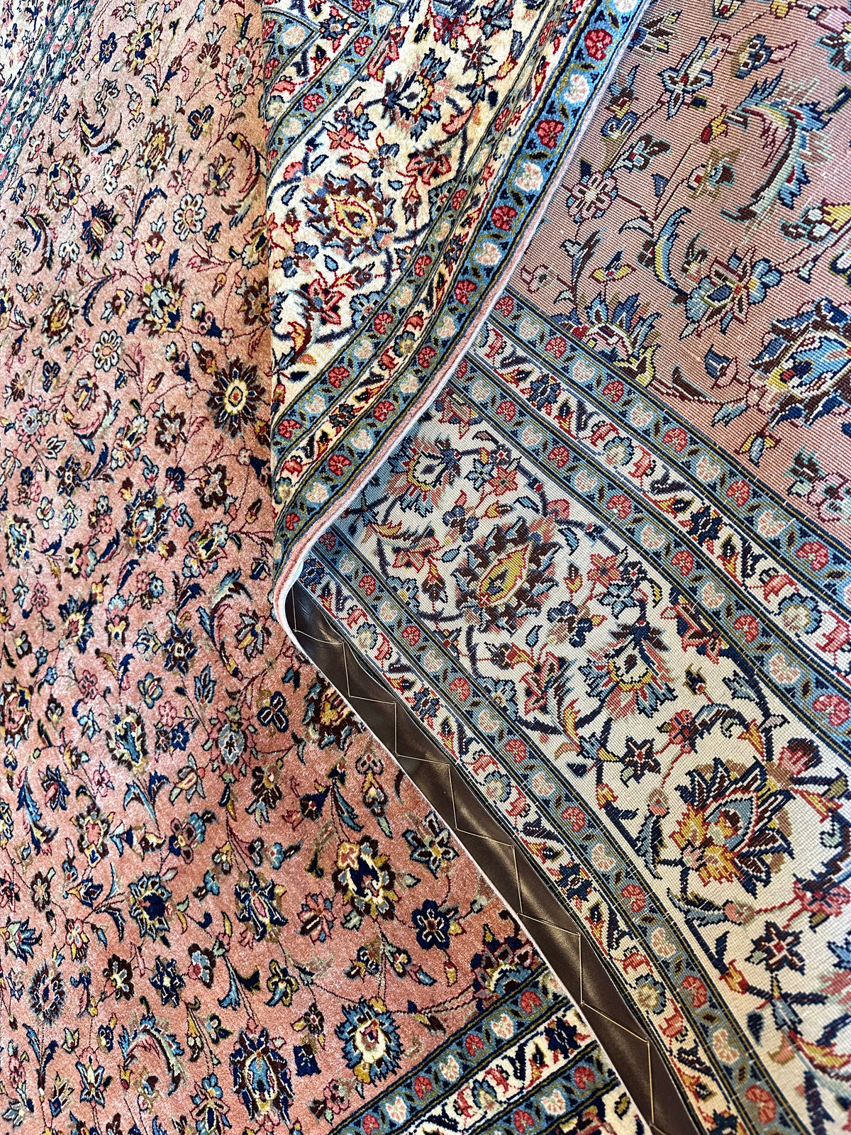 Fine Hand-Knotted Persian Kashan Carpet