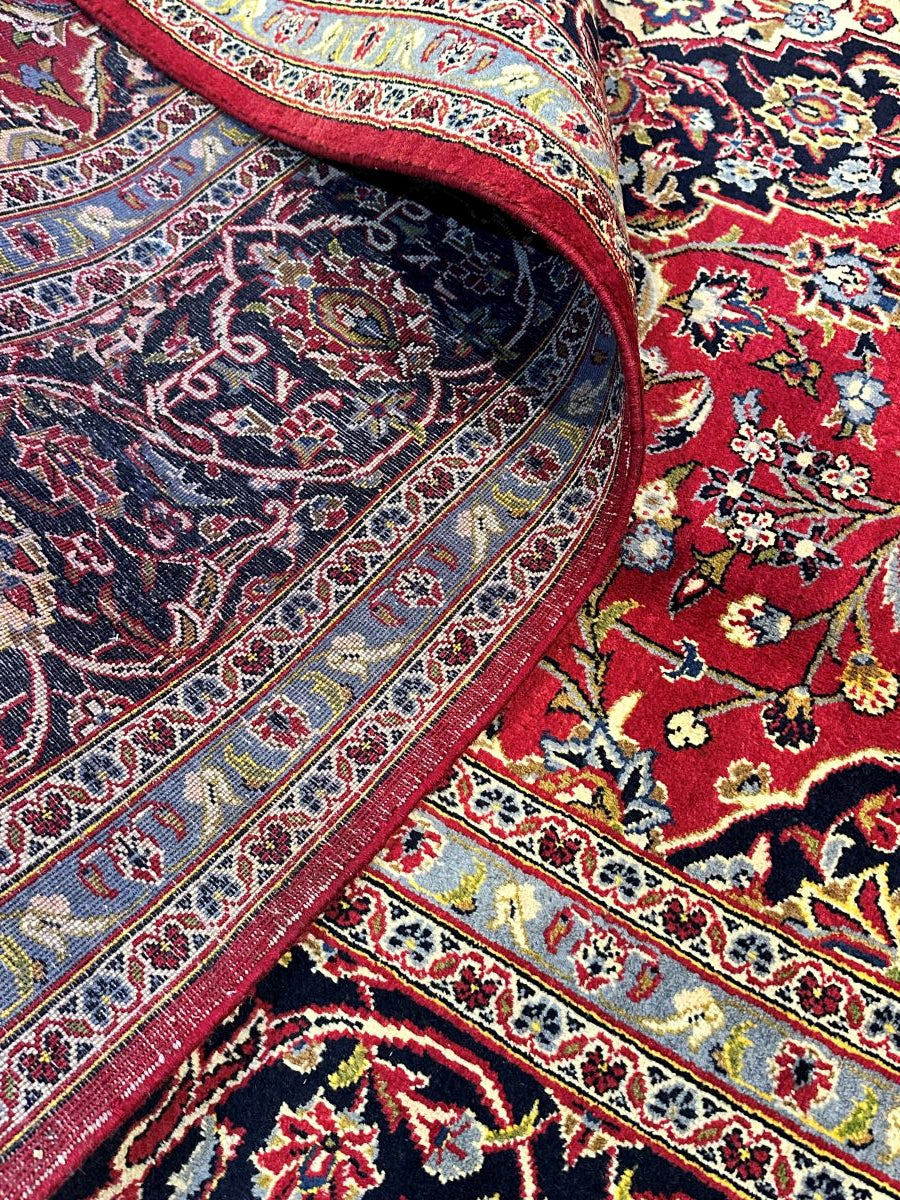 Fine Hand-Knotted Persian Kashan Carpet