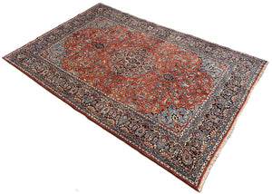 Fine Hand-Knotted Persian Sarouq Carpet