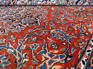 Fine Hand-Knotted Persian Sarouq Carpet