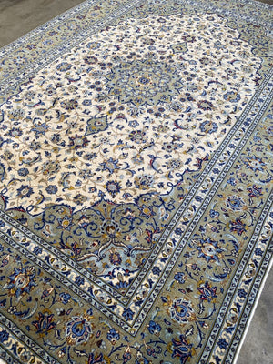 Fine Hand-Knotted Persian Kashan Carpet
