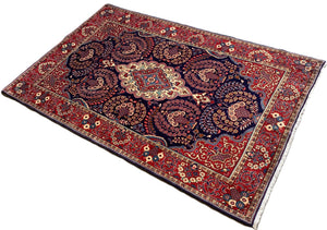 Fine Hand-Knotted Persian Sarouq Carpet
