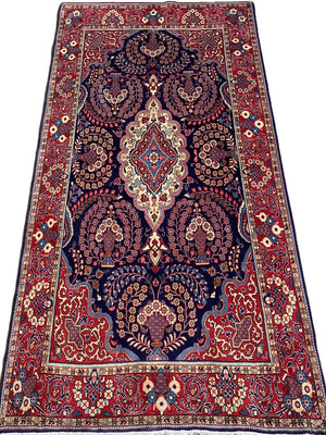 Fine Hand-Knotted Persian Sarouq Carpet