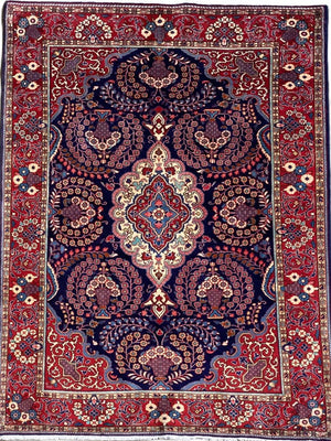 Fine Hand-Knotted Persian Sarouq Carpet