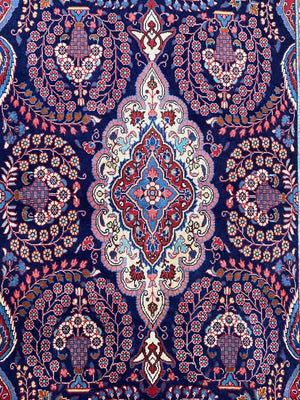 Fine Hand-Knotted Persian Sarouq Carpet