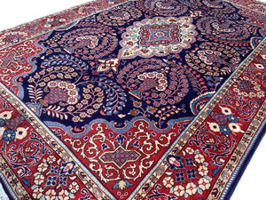 Fine Hand-Knotted Persian Sarouq Carpet