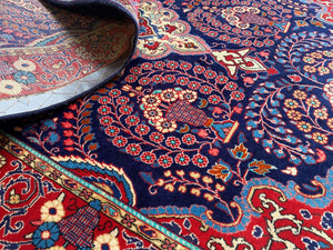 Fine Hand-Knotted Persian Sarouq Carpet