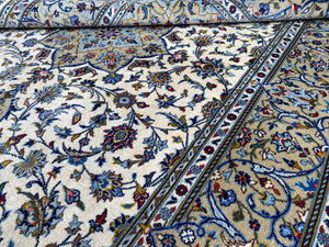Fine Hand-Knotted Persian Kashan Carpet