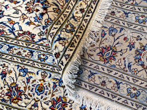 Fine Hand-Knotted Persian Kashan Carpet
