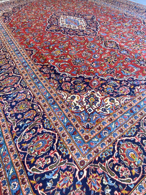 Fine Hand-Knotted Persian Kashan Carpet