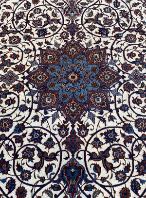 Fine Hand-Knotted Persian Isfahan Carpet