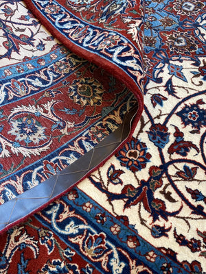 Fine Hand-Knotted Persian Isfahan Carpet