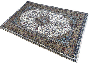 Fine Hand-Knotted Persian Kashan Carpet