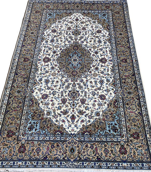 Fine Hand-Knotted Persian Kashan Carpet