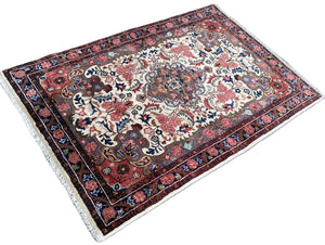 Fine Hand-Knotted Persian Bidjar Rug