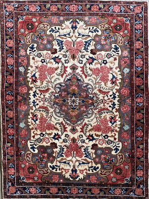 Fine Hand-Knotted Persian Bidjar Rug