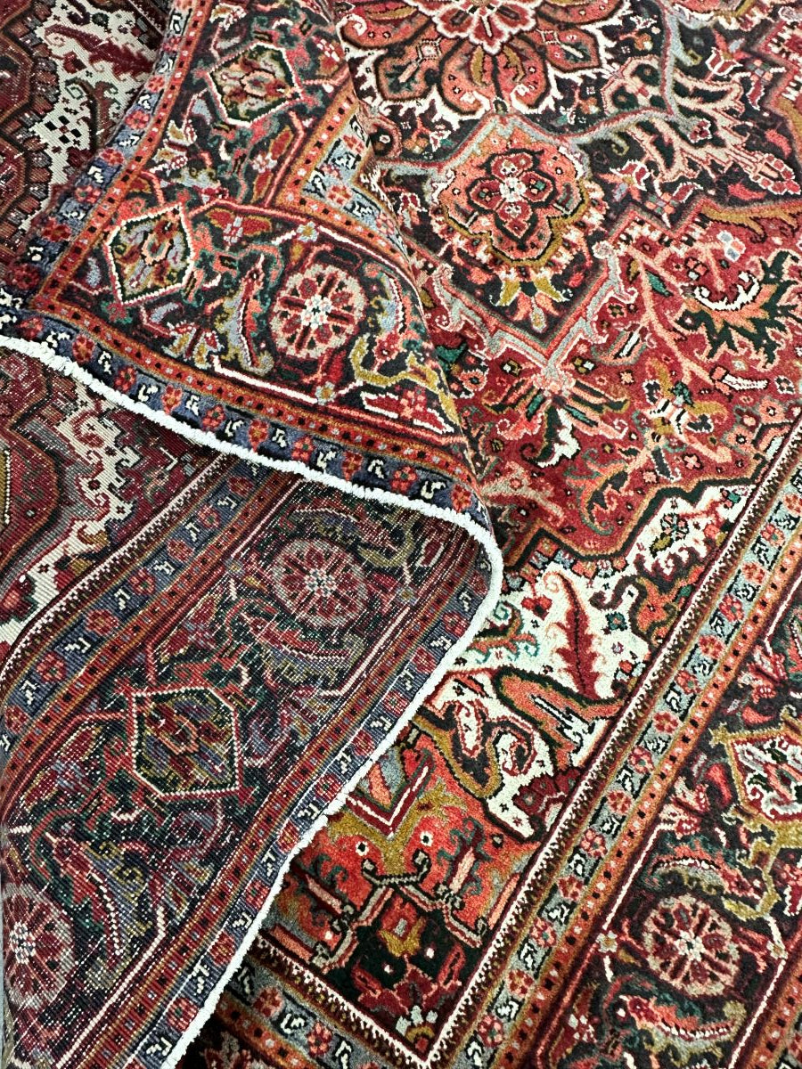 Hand-knotted Traditional Persian Heriz Carpet