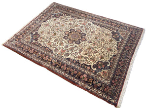Fine Hand-Knotted Persian Bidjar Carpet