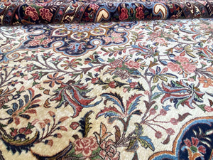 Fine Hand-Knotted Persian Bidjar Carpet