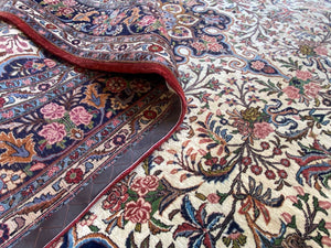 Fine Hand-Knotted Persian Bidjar Carpet