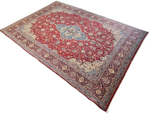 Fine Hand-Knotted Persian Sarouq Carpet