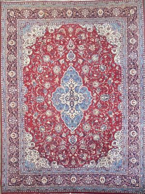 Fine Hand-Knotted Persian Sarouq Carpet
