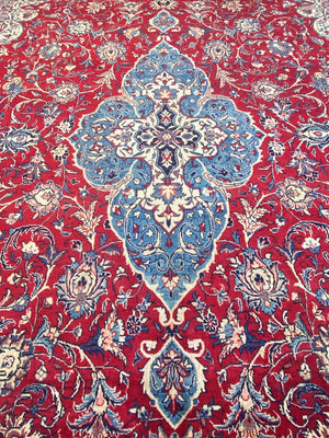 Fine Hand-Knotted Persian Sarouq Carpet