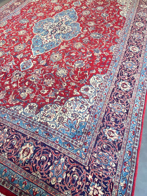 Fine Hand-Knotted Persian Sarouq Carpet