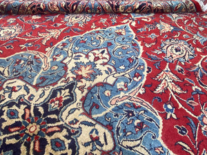 Fine Hand-Knotted Persian Sarouq Carpet