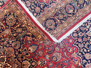 Fine Hand-Knotted Persian Mashhad Carpet