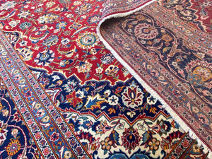 Fine Hand-Knotted Persian Kashan Carpet